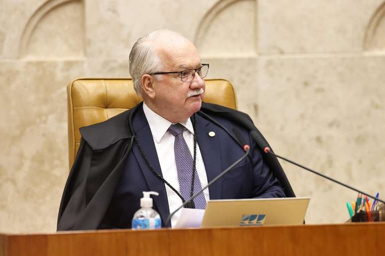 Edson Fachin solicita retirada de sigilo das investigações do caso Master no STF