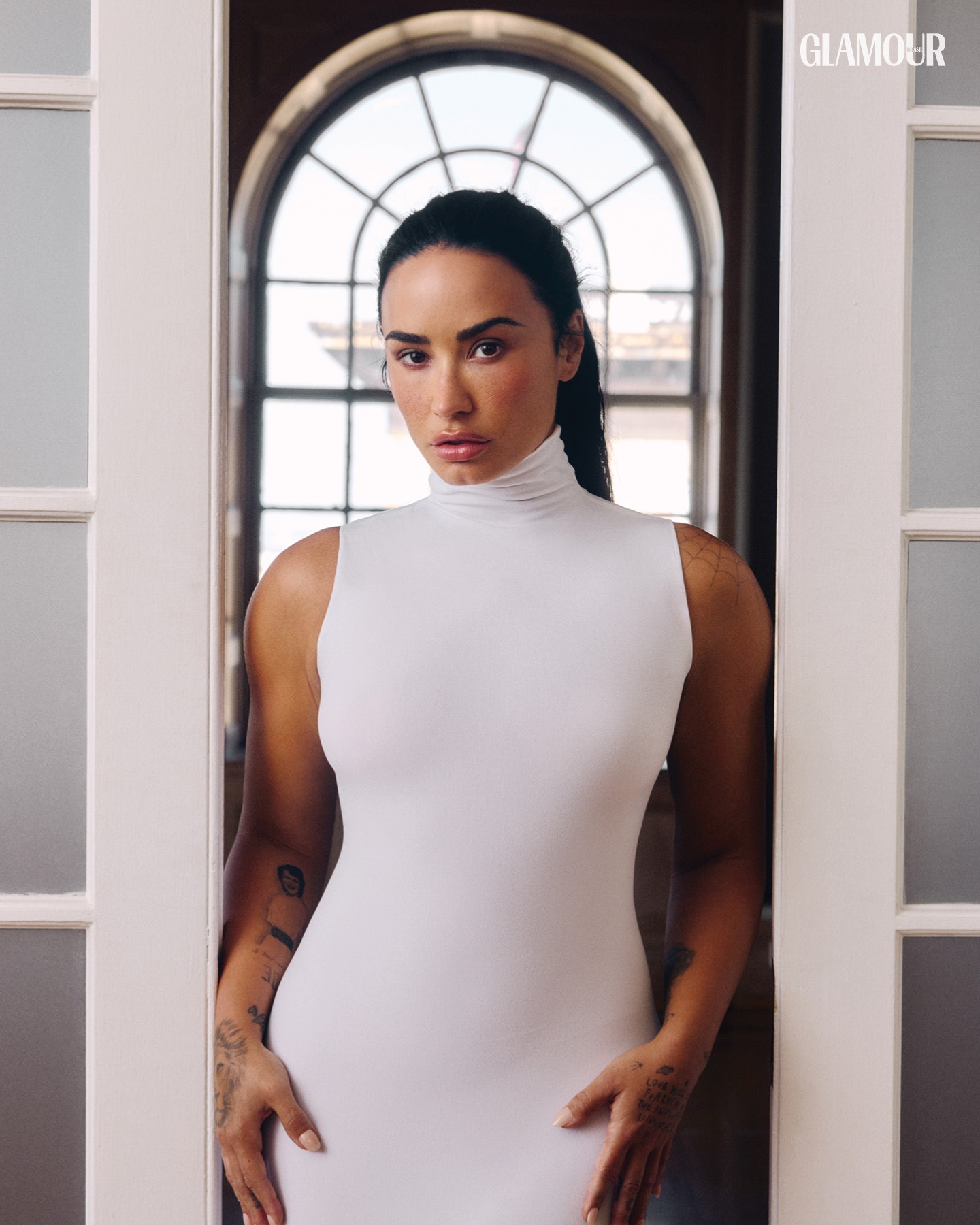 Demi Lovato revela os preparativos para a turnê "It's Not That Deep" e os shows no Brasil