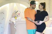 O anúncio da gravidez da primeira filha ocorreu apenas quatro meses após o início da relação. Maria Alice, a primogênita, nasceu em maio de 2021, na Maternidade Ela, em Goiânia