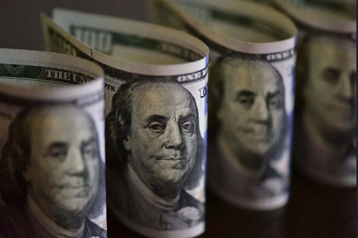 Imagem de notas de dólar norte-americano - Metrópoles