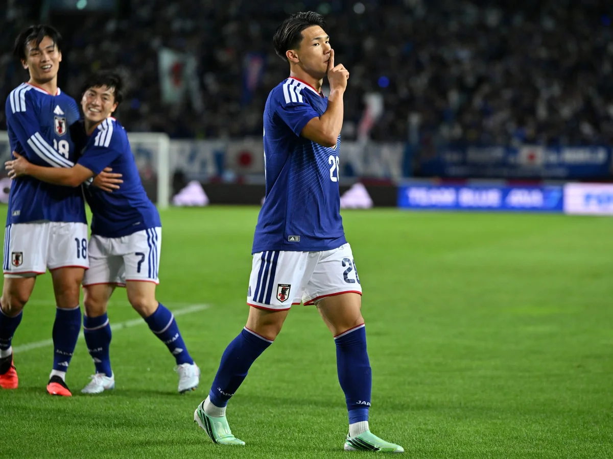 Na estreia de Diego Forlán, Uruguai perde amistoso para o Japão por 3 x 1