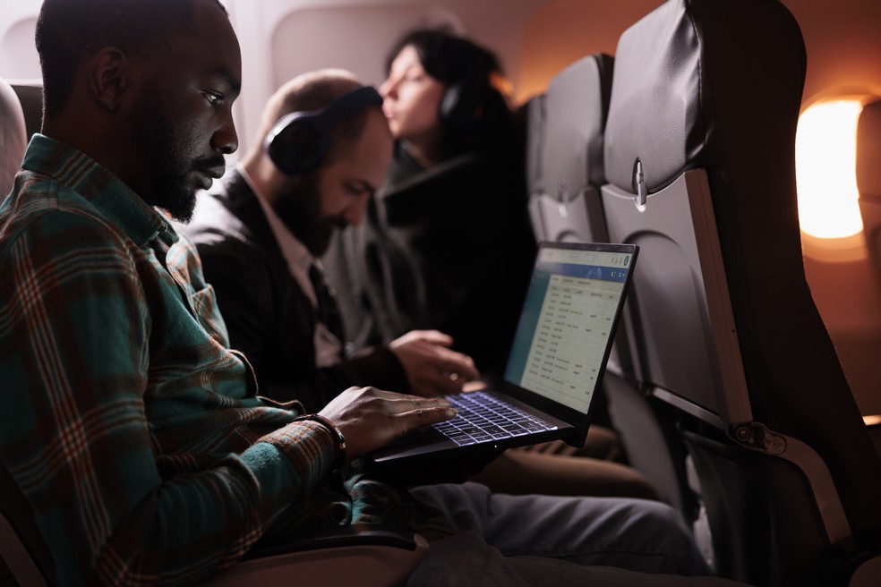 Como usar milhas para comprar passagem? Veja dicas para viajar de graça