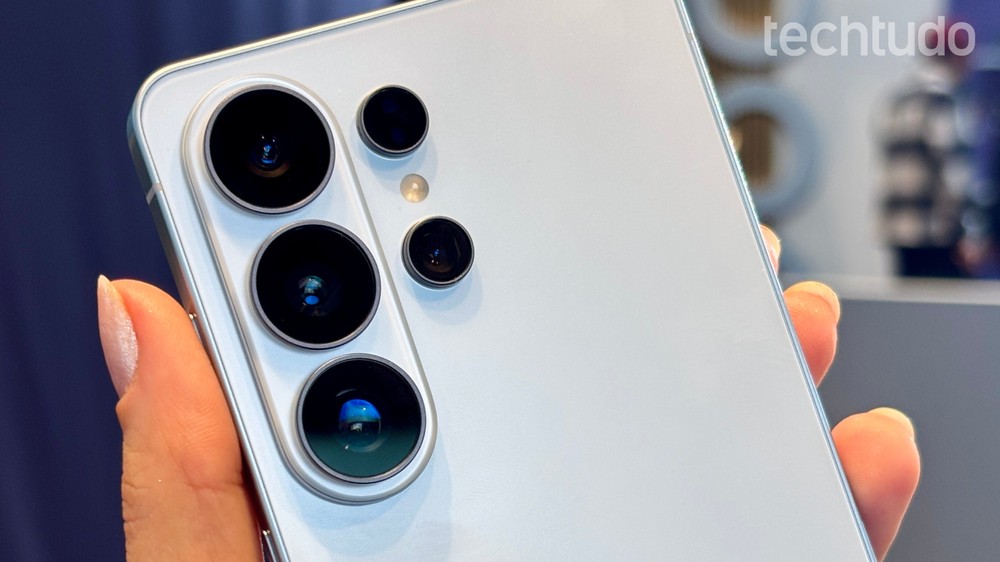 O Galaxy S26 Ultra é o atual flagship da Samsung, isto é, o melhor modelo da fabricante disponível no mercado — Foto: Ana Letícia Loubak/TechTudo