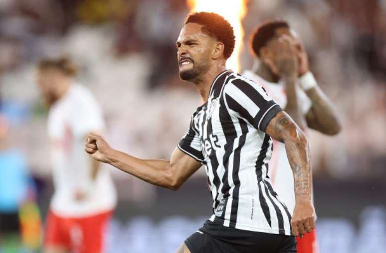 Vitinho marca contra o Bragantino, mas Botafogo empata mais uma vez