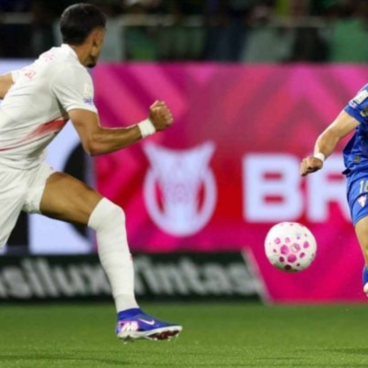 Palmeiras vence o Bragantino e dorme na liderança do Brasileirão