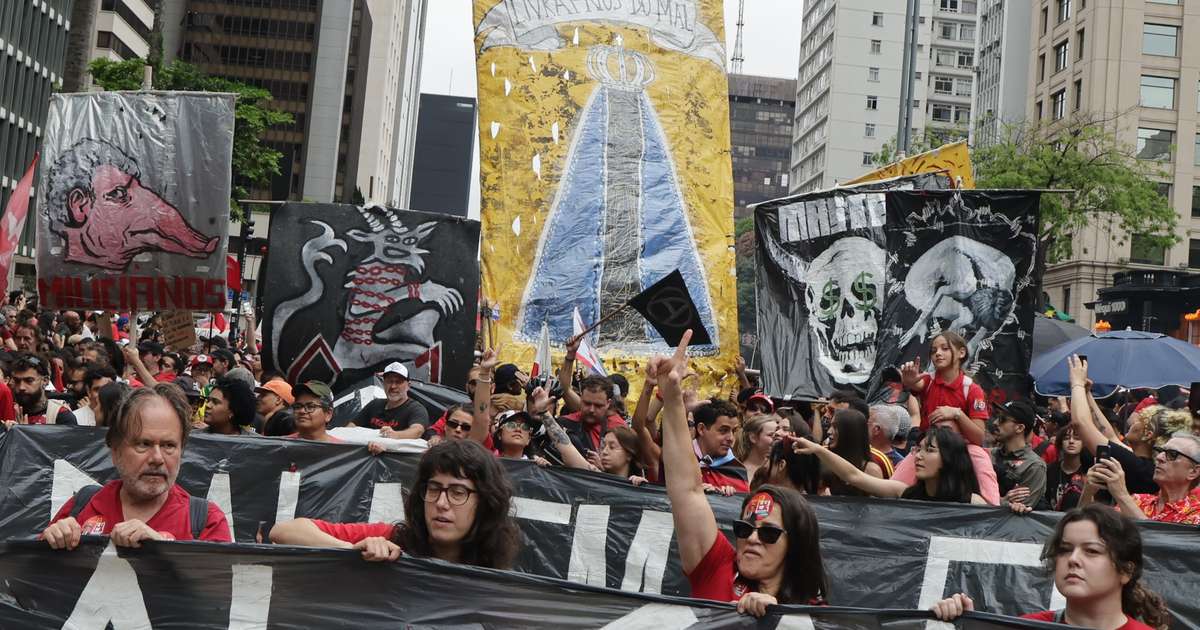 Manifestações e 'virada de voto' de jovens trazem projeção para Lula no 2° turno, apontam comentaristas do Datafolha