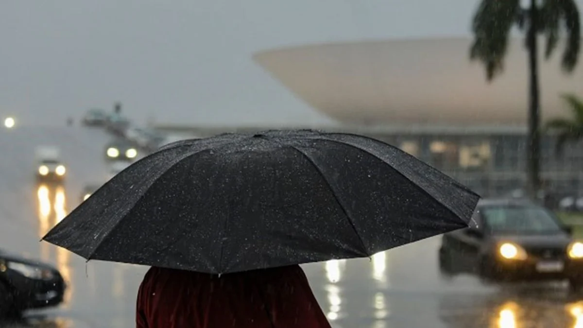 DF começa semana sob alerta de tempestade com ventania forte; veja previsão
