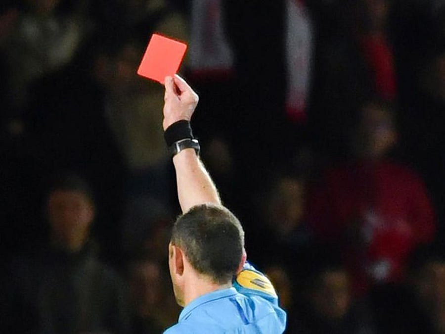 O futebol turco enfrenta crise após a detenção do chefe de arbitragem