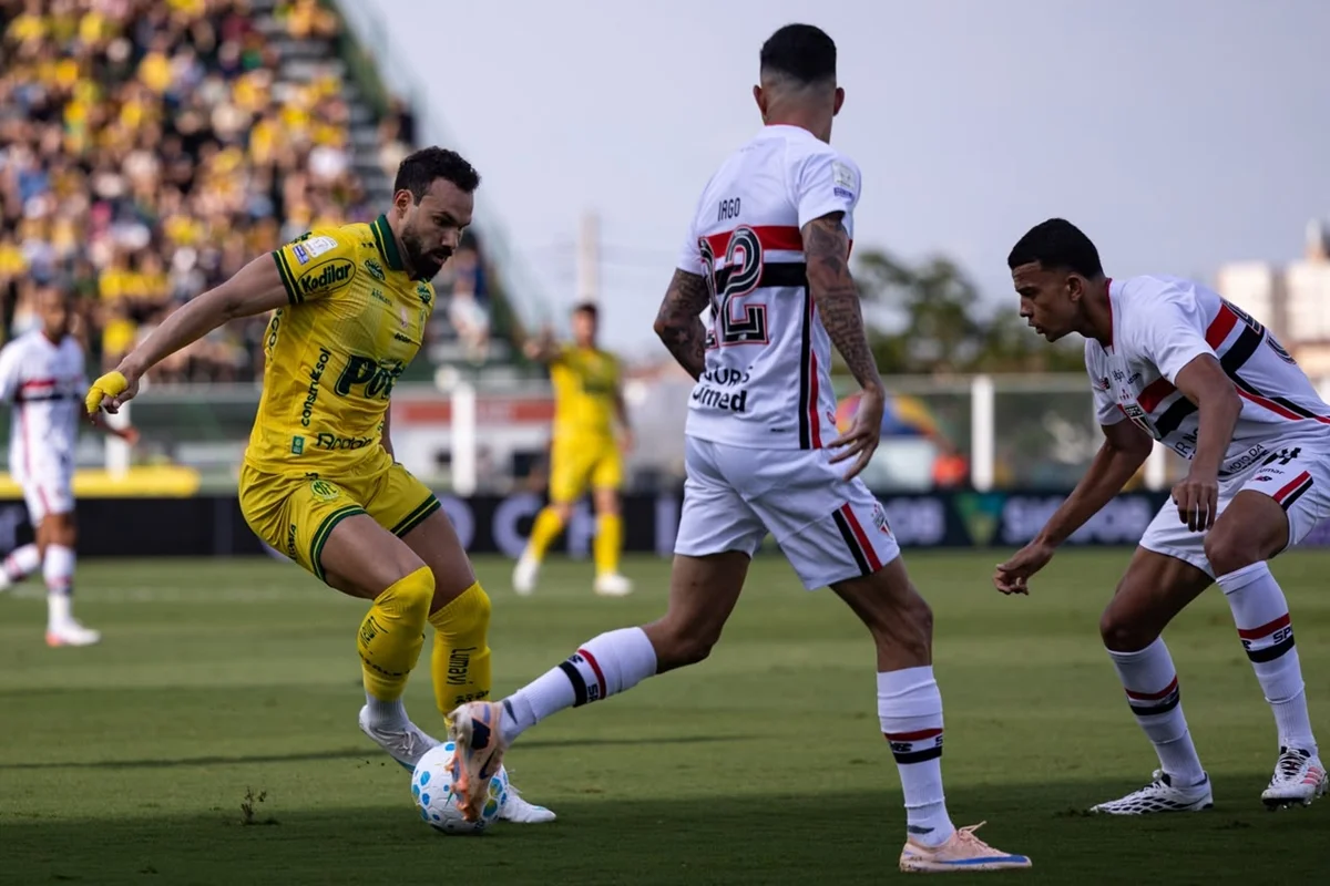 Com gols no primeiro tempo, Mirassol e São Paulo empatam no Brasileirão
