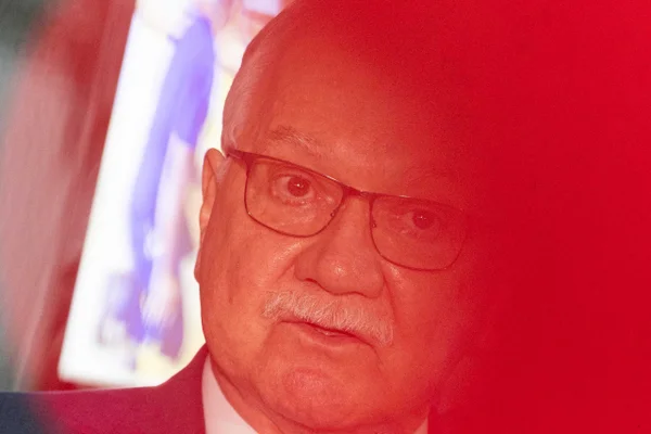 PF espera orientação de Fachin sobre cinco ministros no celular de Vorcaro
