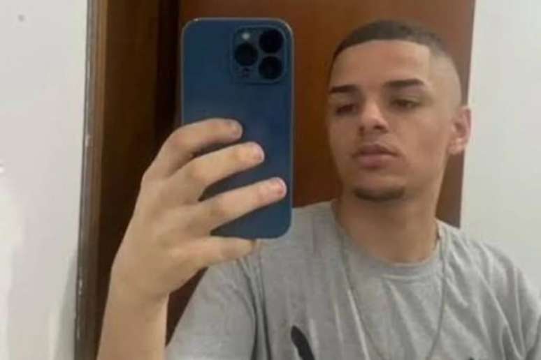 Laudo aponta 12 tiros e mais oito ferimentos de raspão em jovem morto pela PM em SP