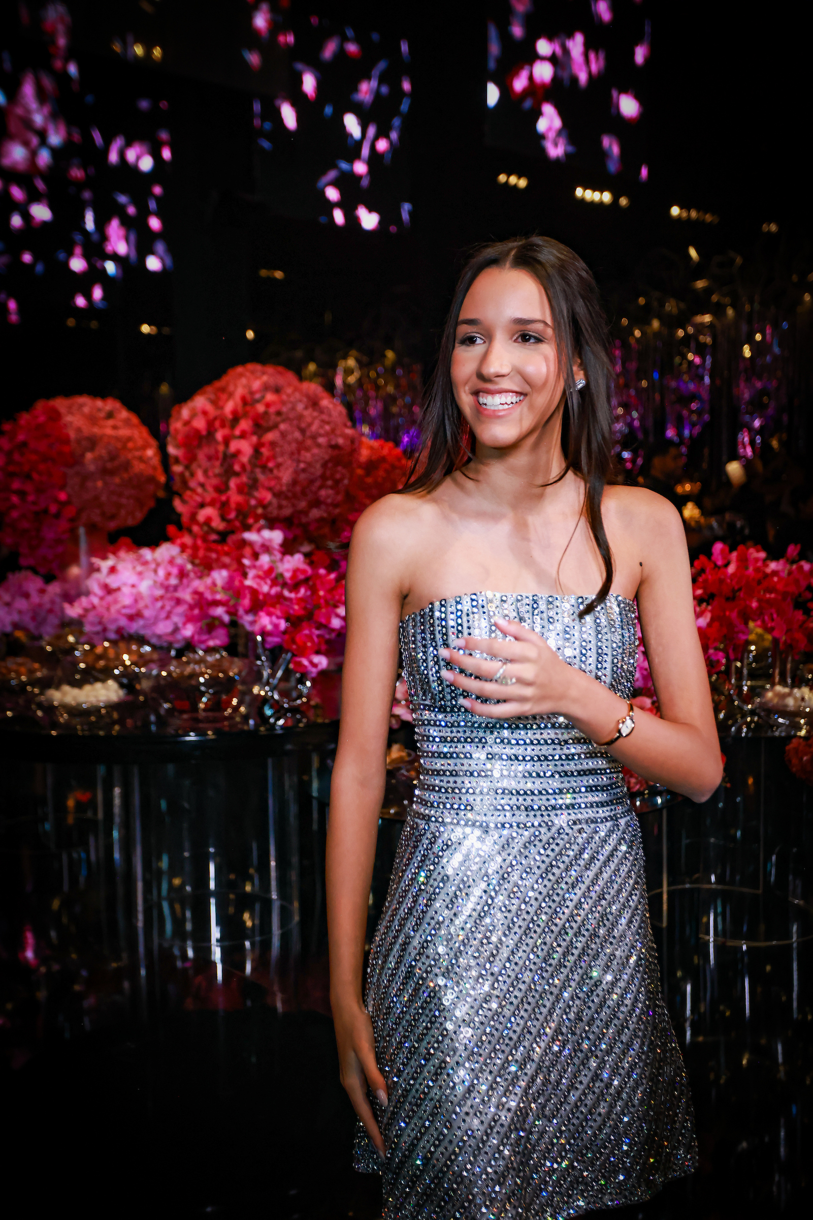 Junior Santaella traduz elegância em vestidos de 15 anos para Marita Estevão