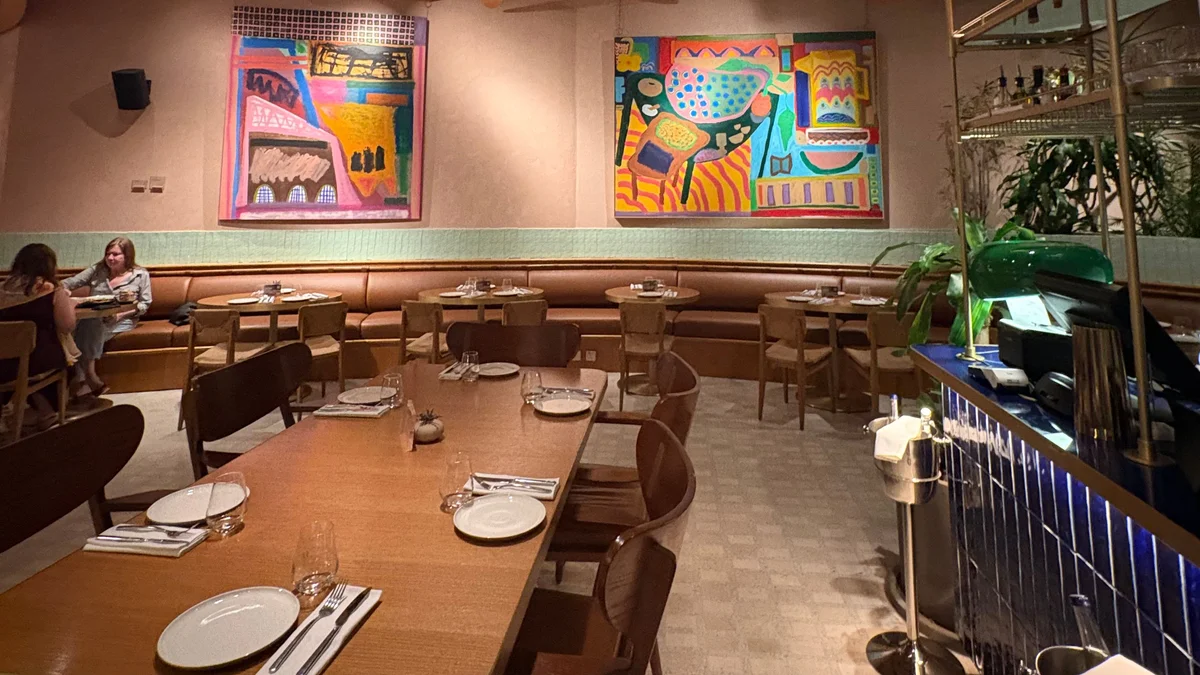 Onde Estamos Hoje: Uma refeição com vista na Emily's Brasserie em Riade