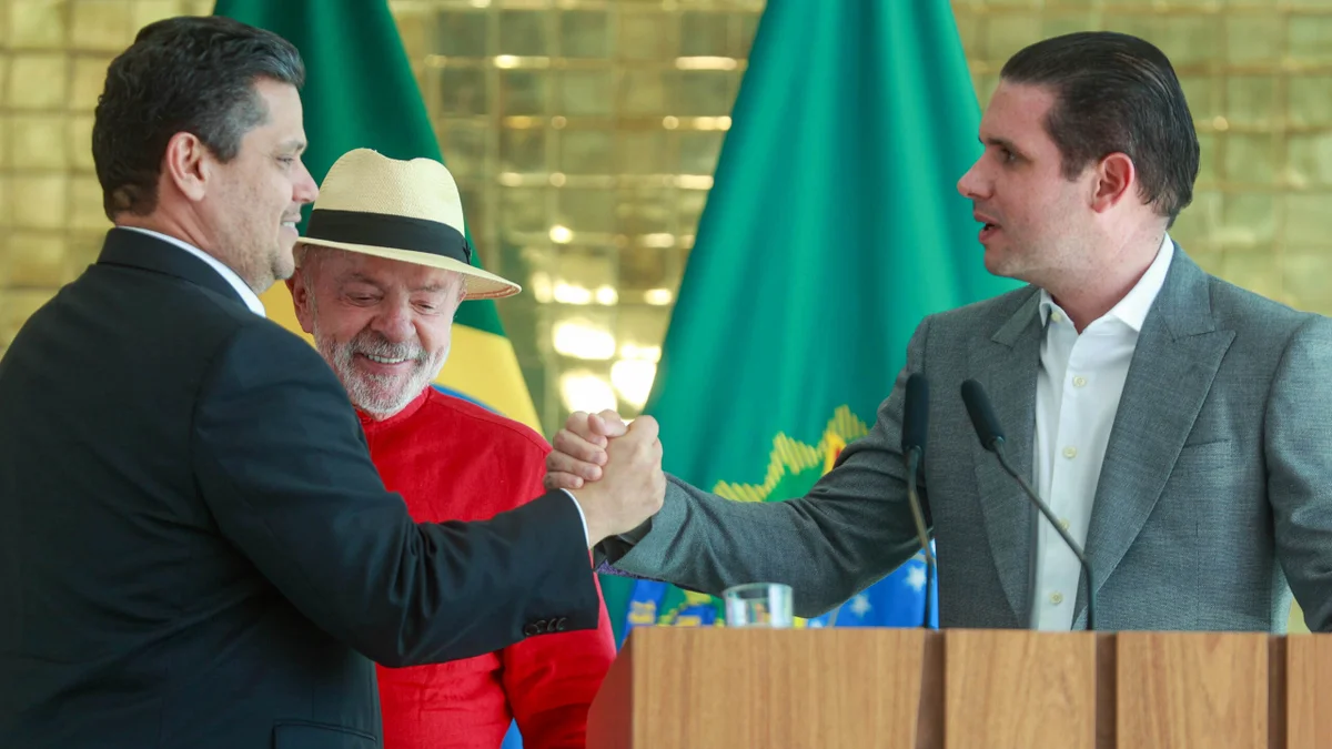 Lula faz história, mas terá país dividido e oposição no Congresso