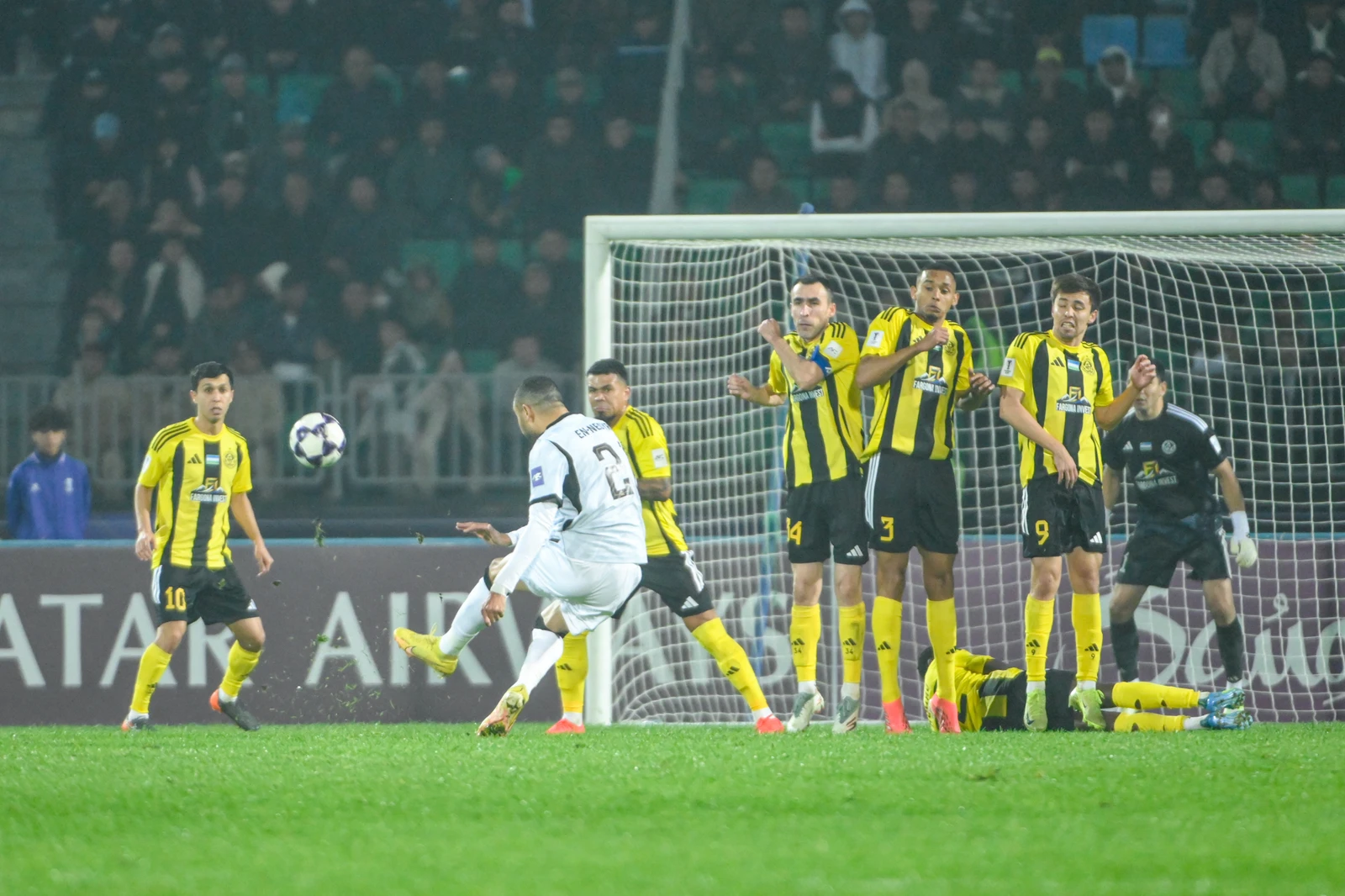 O chute livre de última hora de Youssef En-Nesyri garante ao Al-Ittihad a primeira vitória da temporada na ACL Elite.