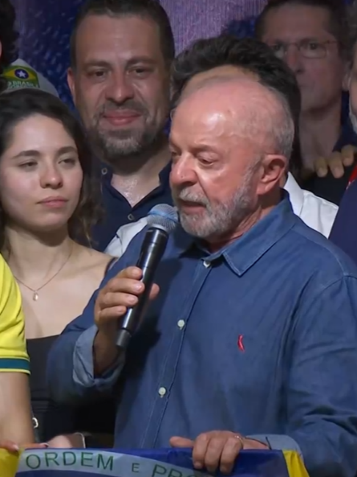 Veja quem estava ao lado de Lula em primeiro discurso após vitória nas eleições