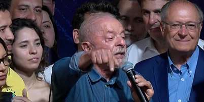 Lula discursou para multid&atilde;o na Avenida Paulista ap&oacute;s ser eleito Foto: Reprodu&ccedil;&atilde;o/Globo