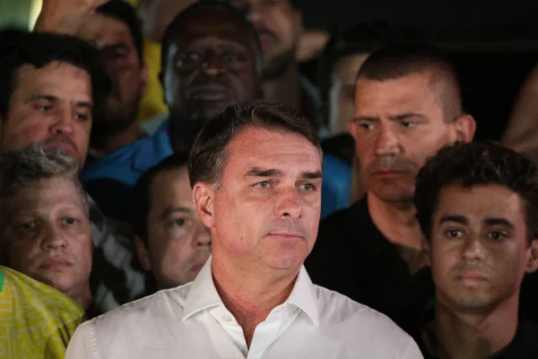 PF não tem registro de saída de Flávio do Brasil após perder a eleição