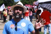 O professor de história Rafael Fernandes, de 49 anos, citou mudanças no calendário escolar e atrasos na divulgação do calendário do concurso de remanejamento como motivos de insatisfação