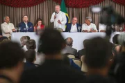 Presidente Lula em reunião com aliados