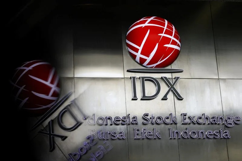 Asian shares tumble, oil rises as markets await AI sector results