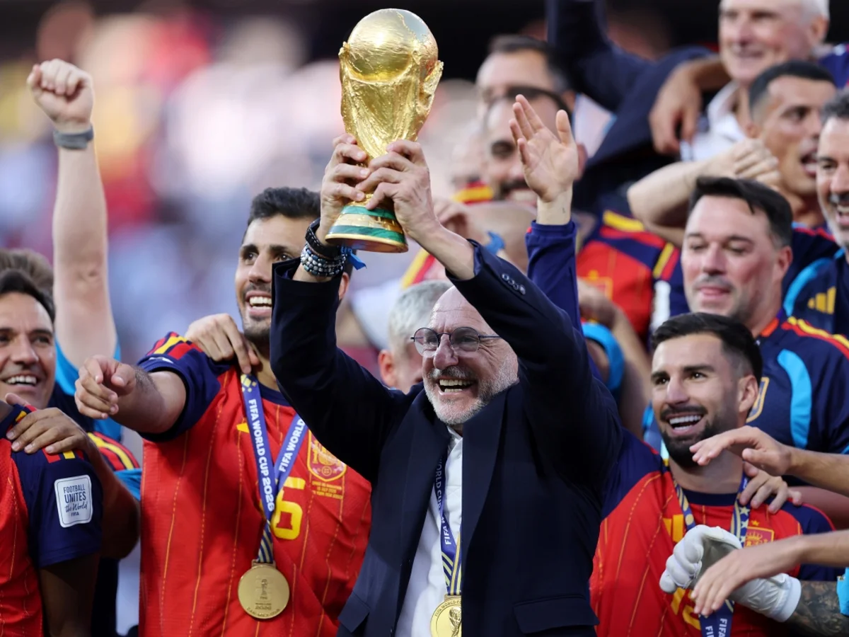 Bola de Ouro: Luis de la Fuente conquista prêmio de melhor técnico