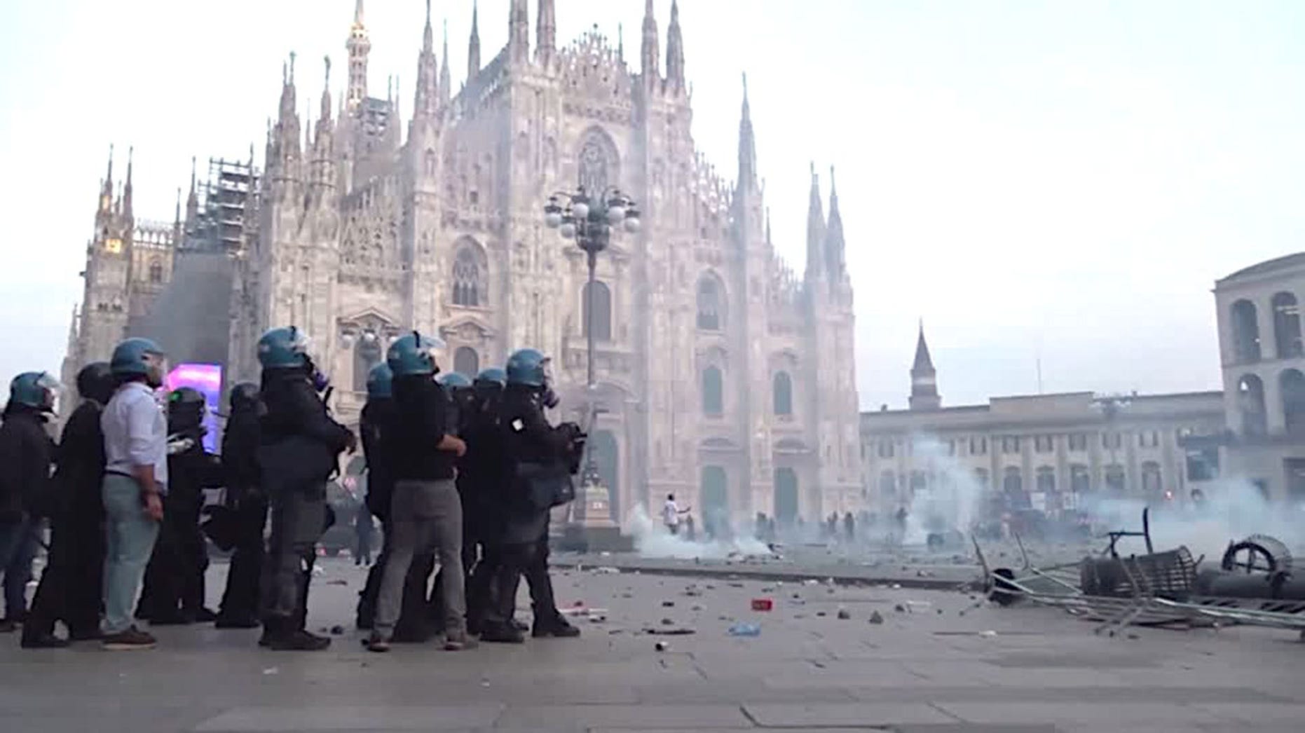 Meloni condena 'bandas de malfeitores' após protestos se tornarem violentos em toda a Itália
