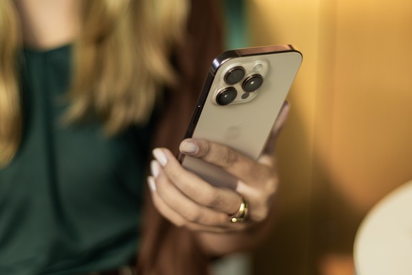 iPhone com melhor bateria: 7 modelos para esquecer o carregador em 2026