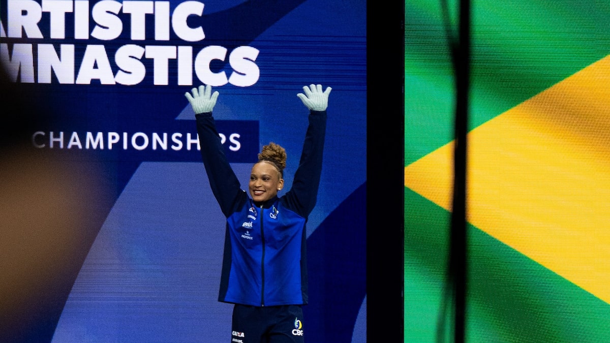 Rebeca Andrade domina final do salto, conquista ouro e se torna tricampeã mundial