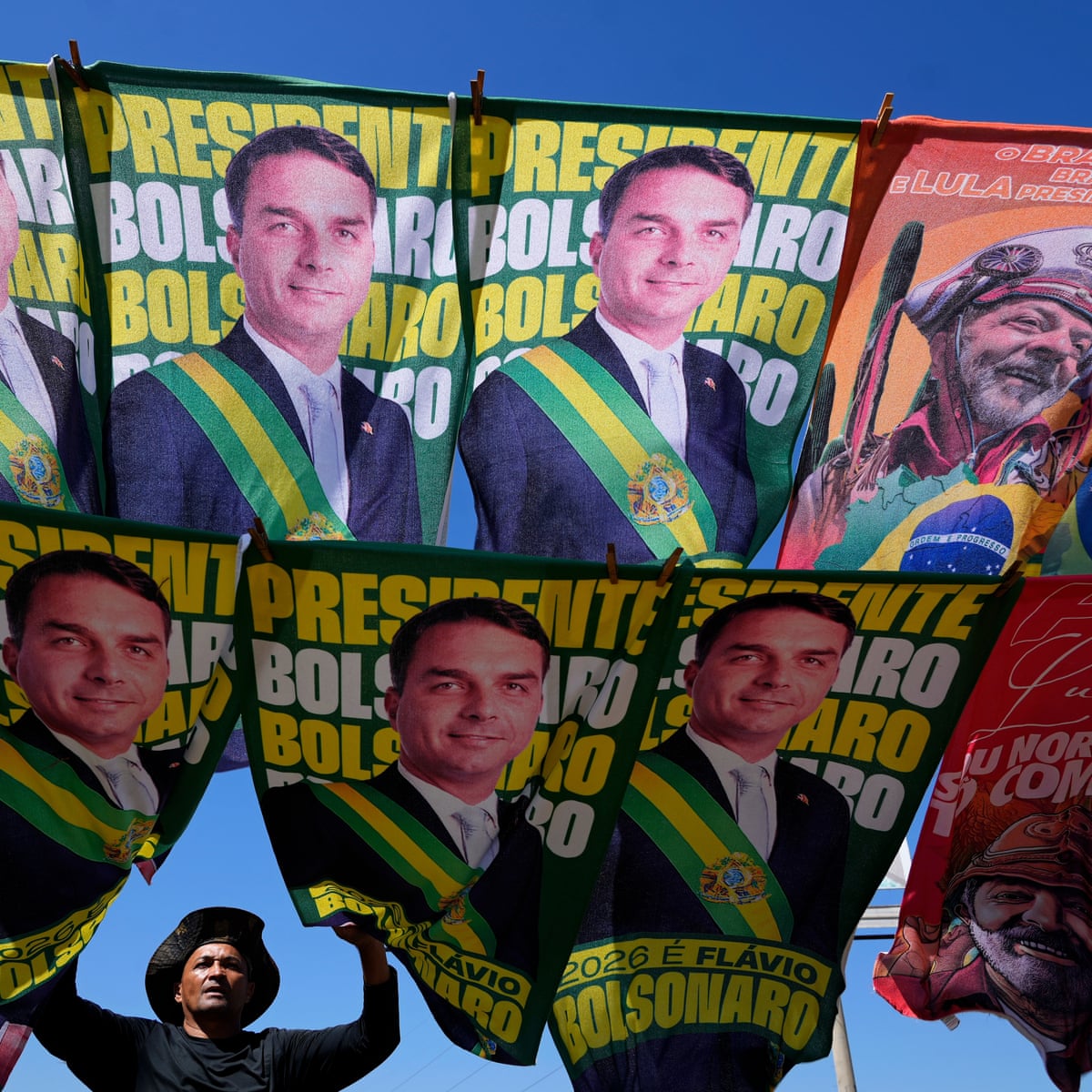 Os Bolsonaros… eles estão de volta! O Brasil vai às urnas – podcast