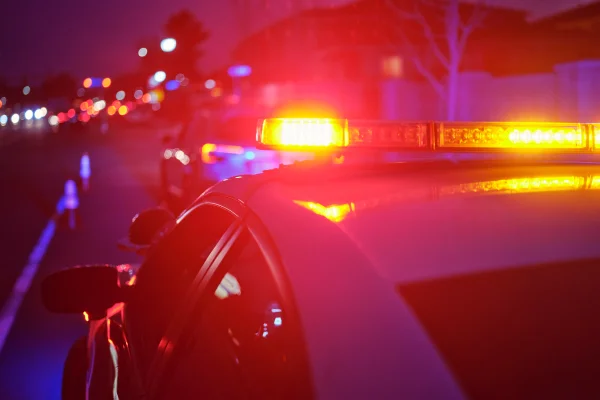 Homem armado invade creche, gera pânico e morre em confronto com a PM