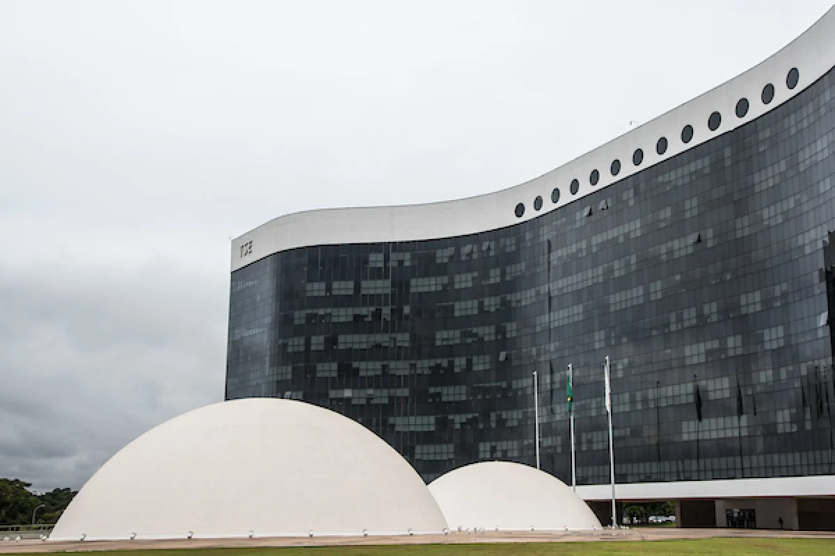 Ministros do TSE debateram restringir canais políticos 48h antes da eleição