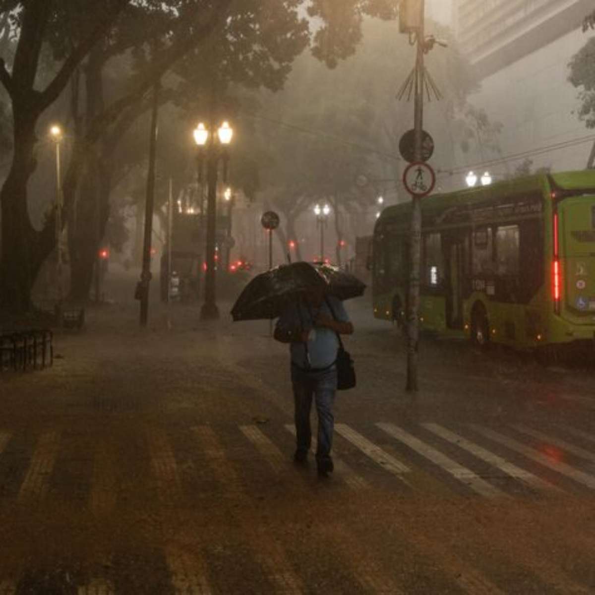 Defesa Civil emite alerta para fortes chuvas em SP nos próximos dias