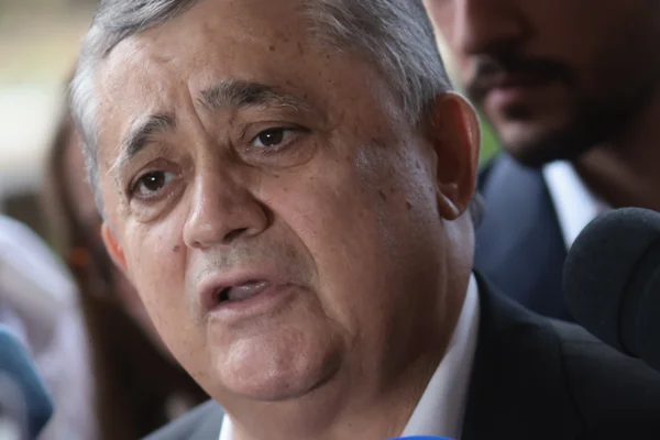 Guimarães vai procurar Alcolumbre para concluir votação da 6x1 esta semana