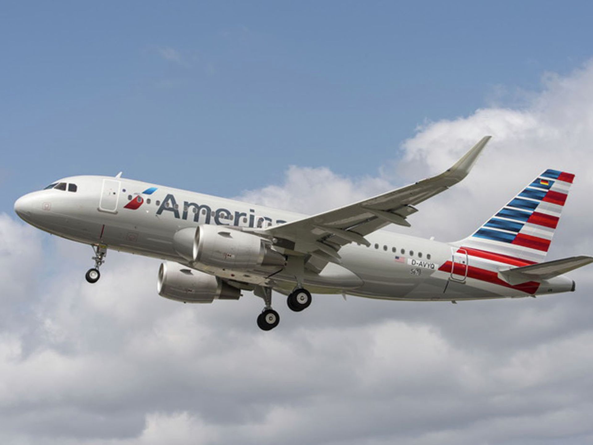 CNN: Banheiros quebrados forçam avião da American Airlines a pousar de emergência
