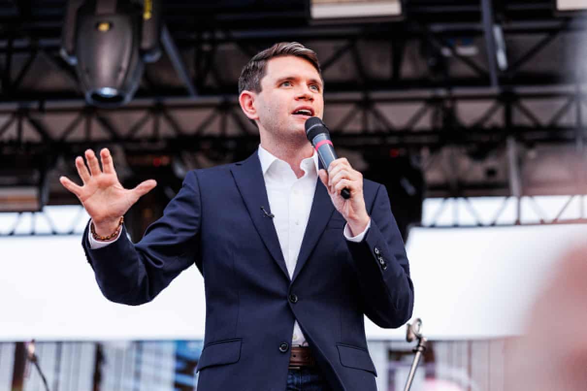 Especialistas alertam para desinformação impulsionada por IA correndo solta nas redes sociais antes das eleições intermediárias dos EUA