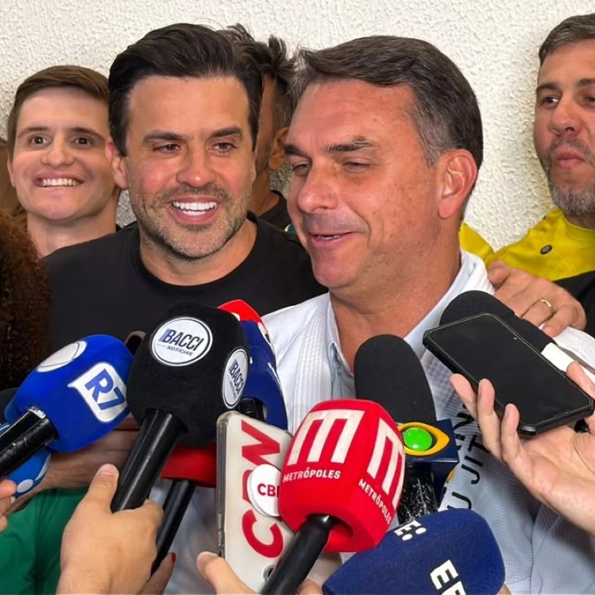 Flávio Bolsonaro diz que abre mão de reeleição: "Só preciso de um mandato"