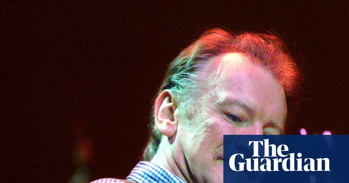 Dónal Lunny, 'colosso da música irlandesa', morre aos 79 anos