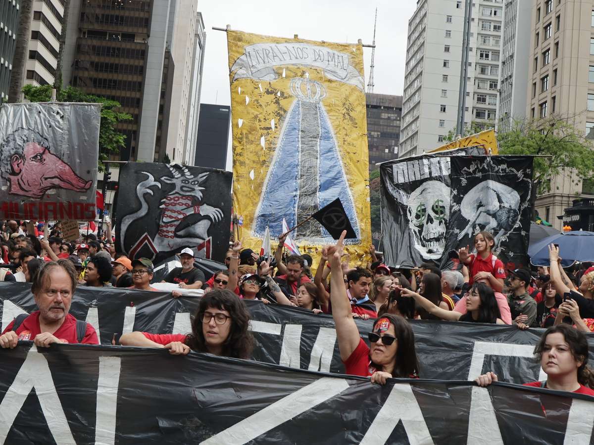 Manifestações e 'virada de voto' de jovens trazem projeção para Lula no 2° turno, apontam comentaristas do Datafolha