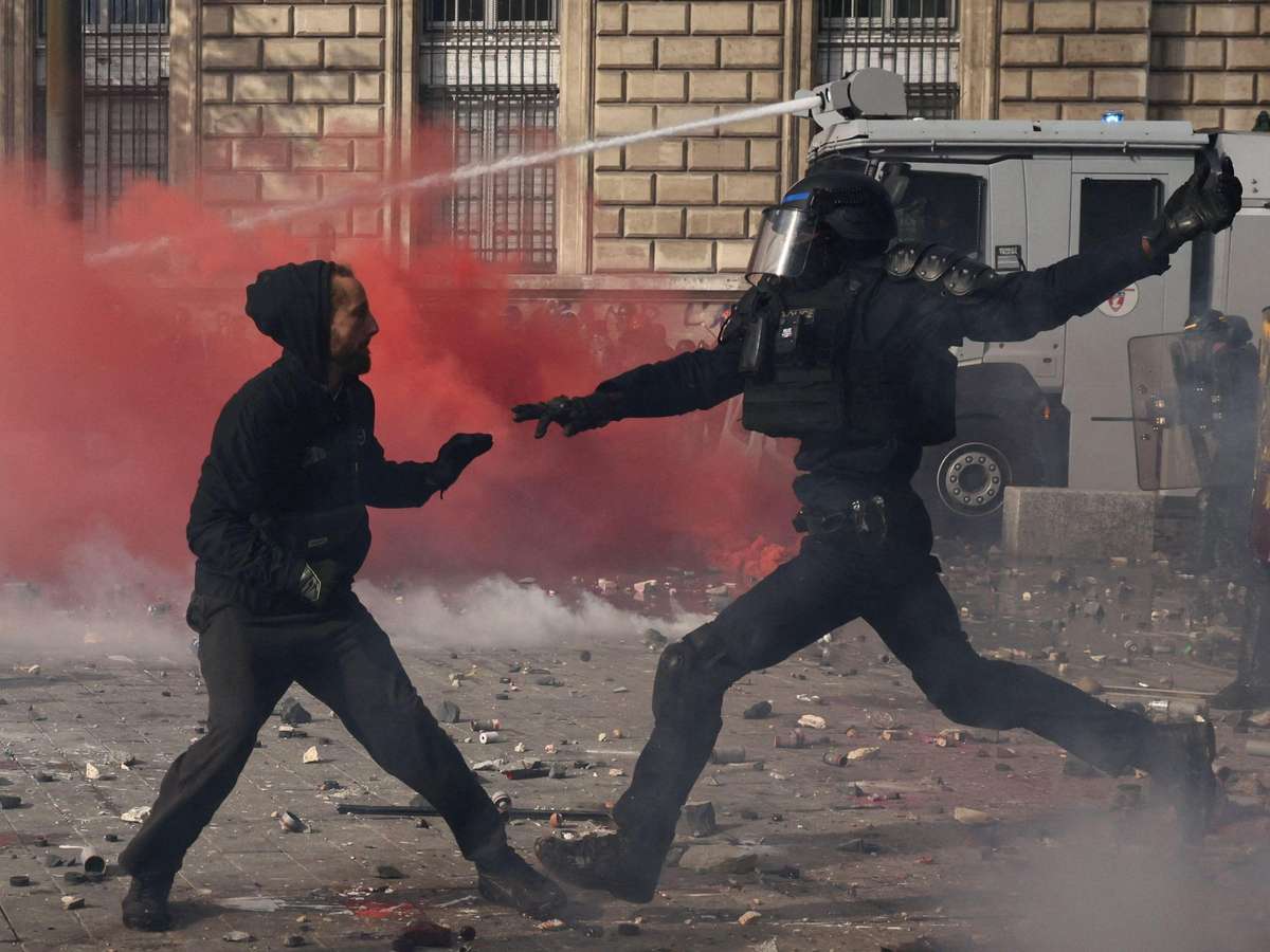 Prédio incendiado, 270 presos: o que está por trás de dia de protestos na França