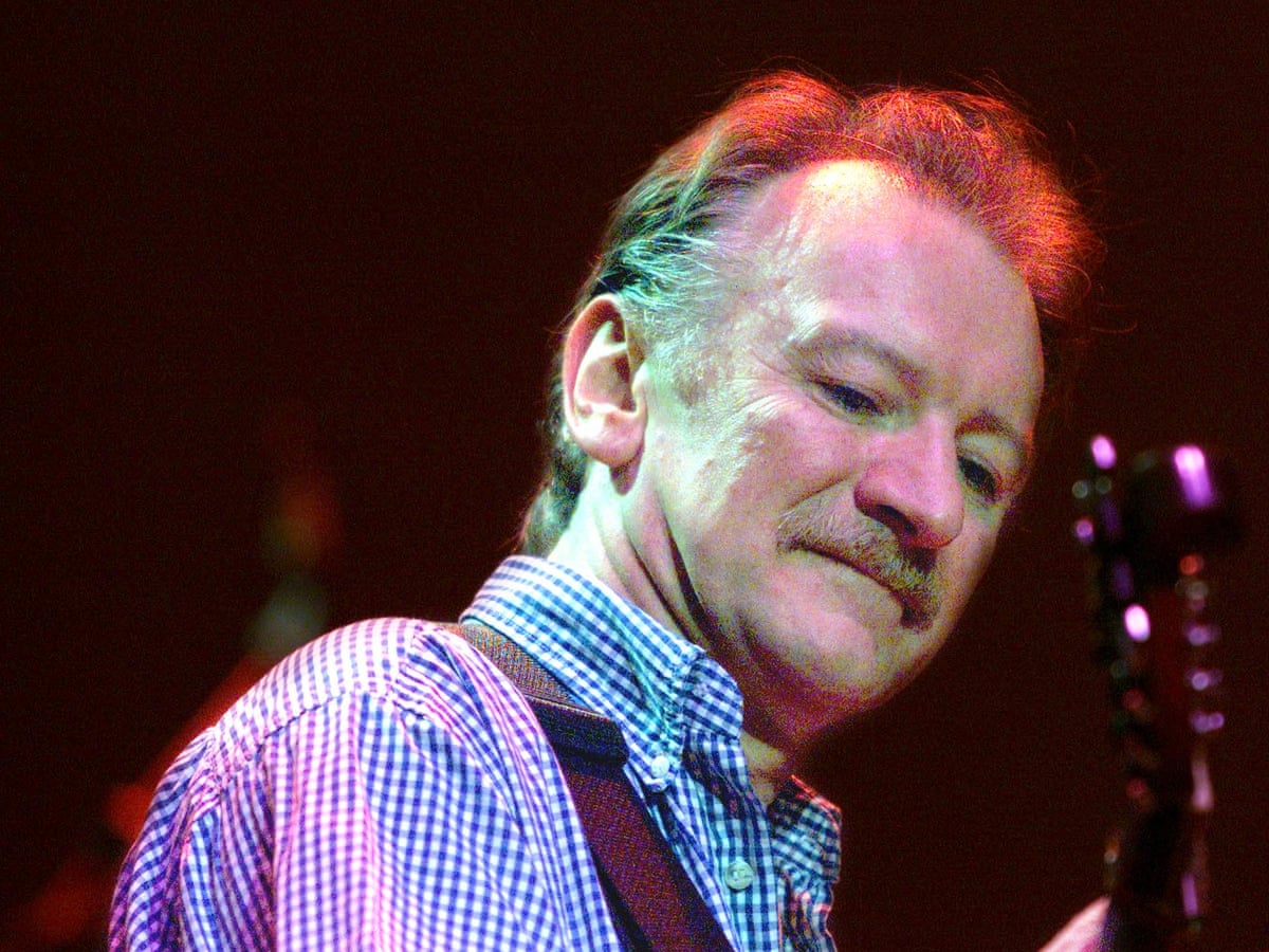 Dónal Lunny, 'colosso da música irlandesa', morre aos 79 anos