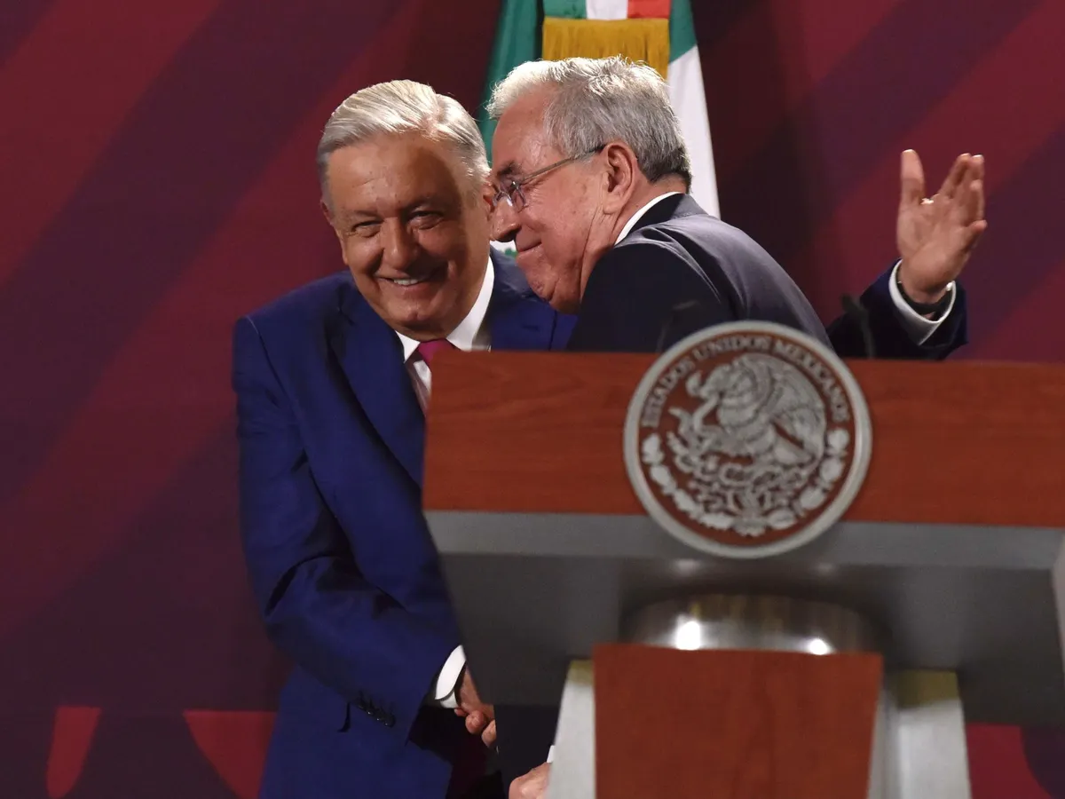 "Pruebas hechizas": AMLO descalifica el caso de EU contra Rocha Moya sin mencionar su regreso fallido