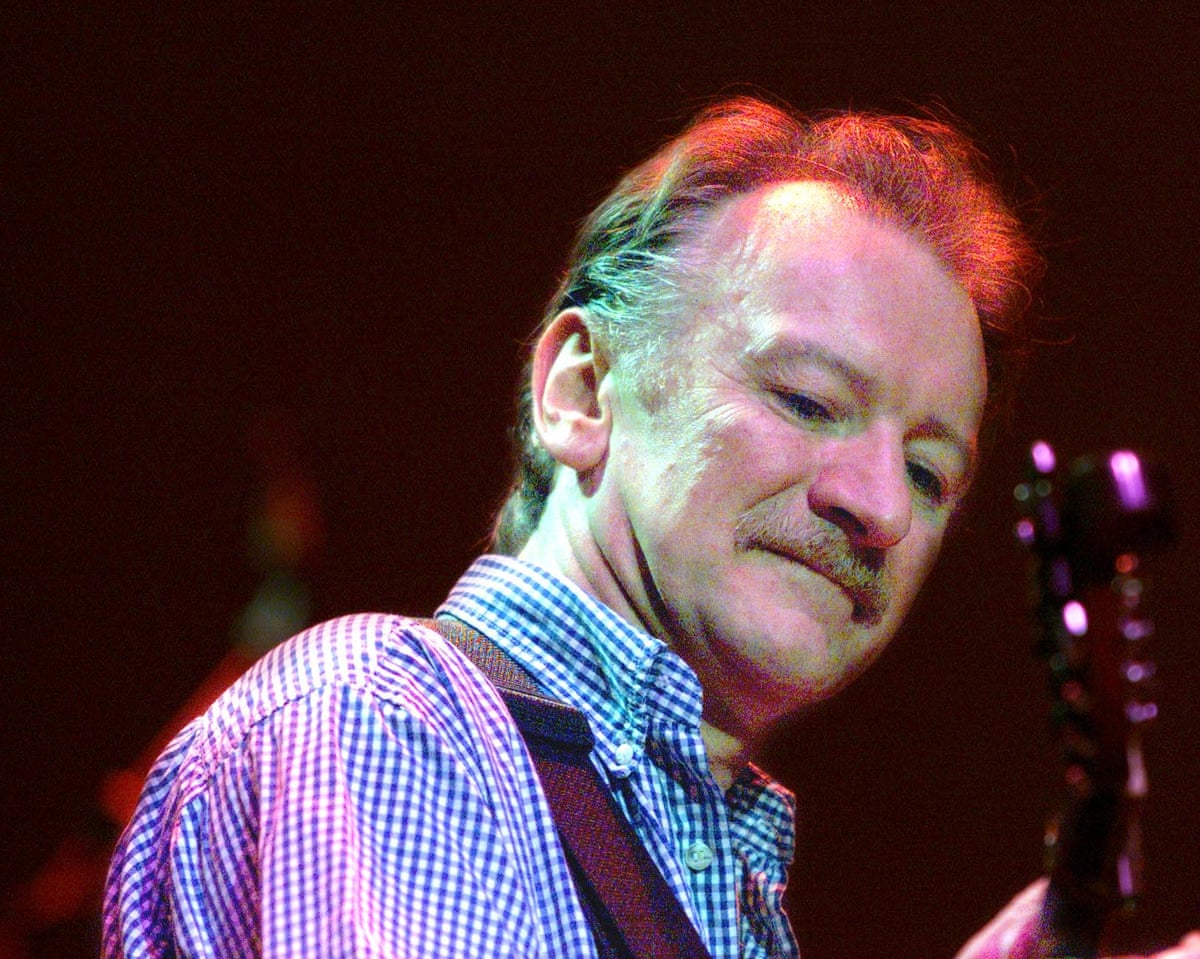 Dónal Lunny, 'colosso da música irlandesa', morre aos 79 anos