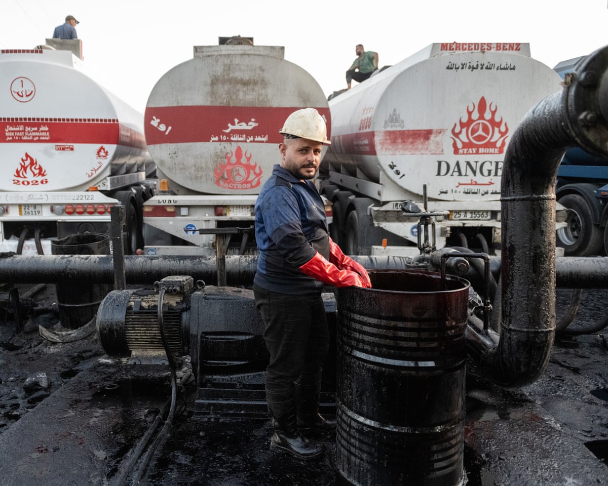 Os preços do petróleo saltaram 5% devido às tensões no Oriente Médio e à ameaça de furacão nos EUA.