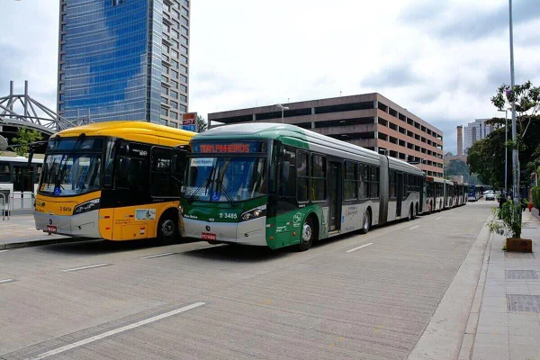 Prefeitura de SP diz que avisou empresas de ônibus ontem sobre frota na rua