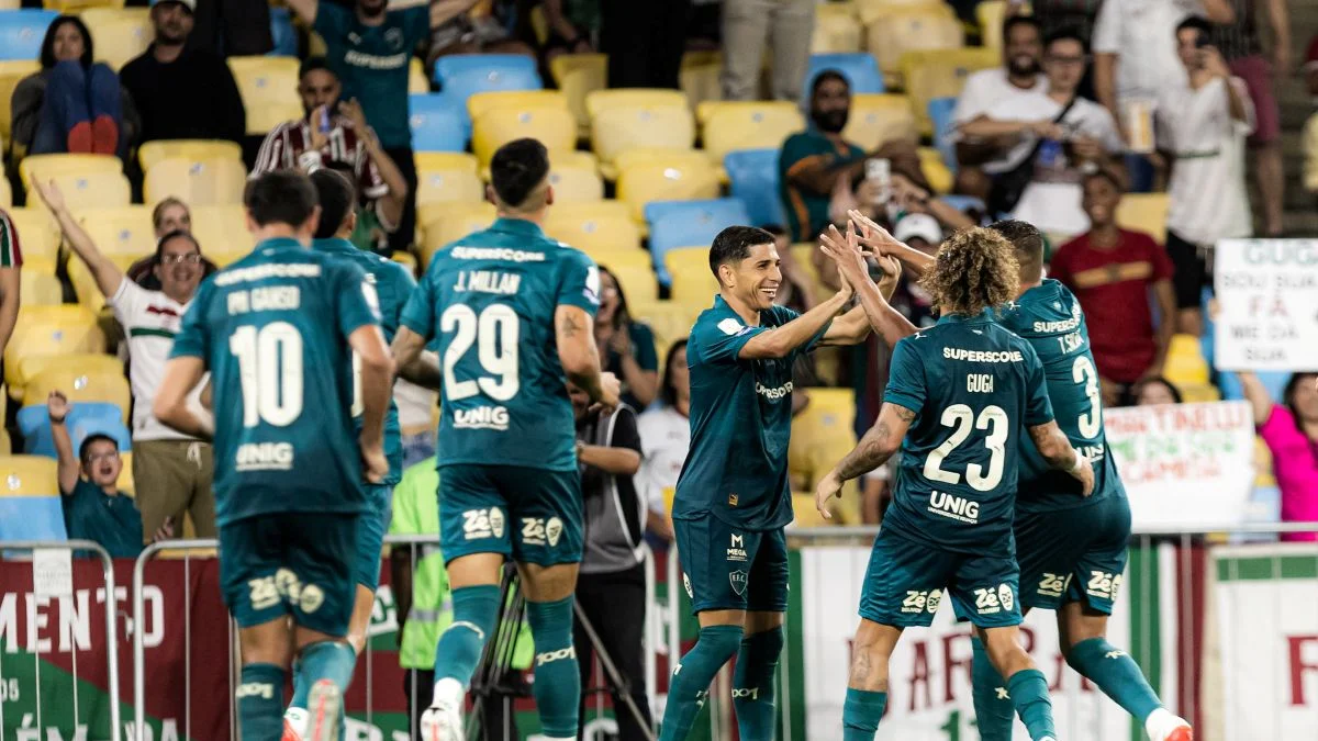 Com três gols de Savarino, Fluminense bate o Coritiba no Maracanã por 4 x 0