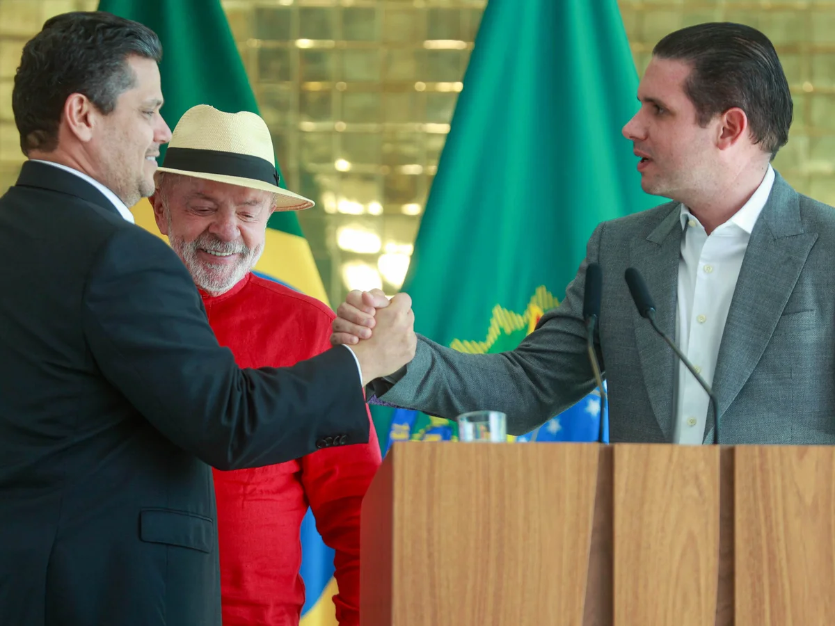 Lula faz história, mas terá país dividido e oposição no Congresso