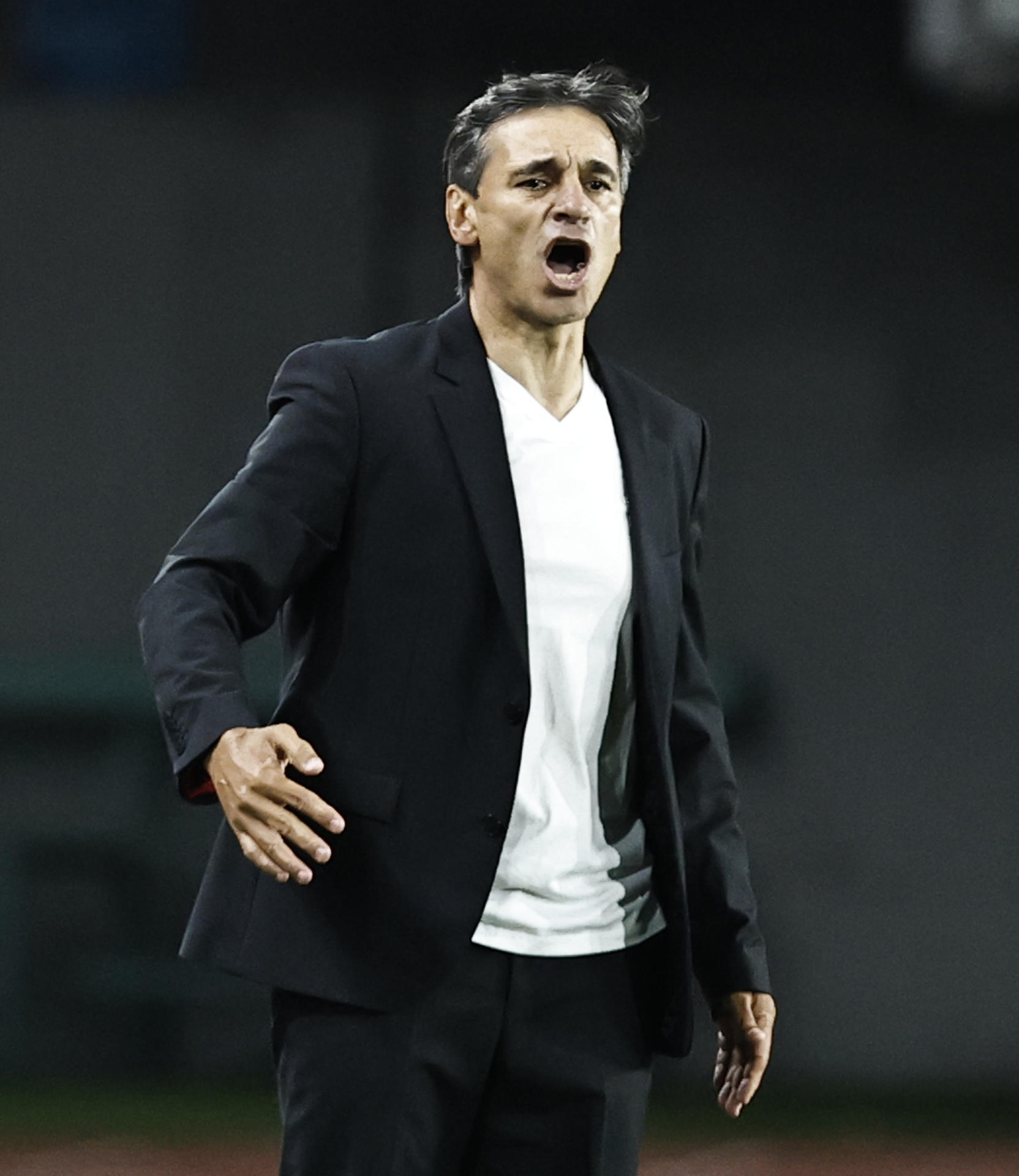 El entrenador argentino Fabián Bustos abandonó el banquillo del Millonarios colombiano y este miércoles ha formalizado su regreso al Universitario de Deportes peruano. Archivo: EFE/ Osvaldo Villarroel