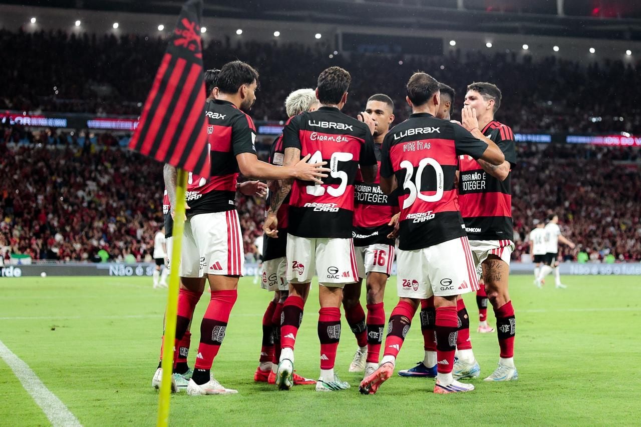 ‘Eu e os jogadores estávamos em luto. Hoje senti intranquilidade. Mas foi jogo de campeão.’ A emoção de Leonardo Jardim na sofrida vitória do líder Flamengo