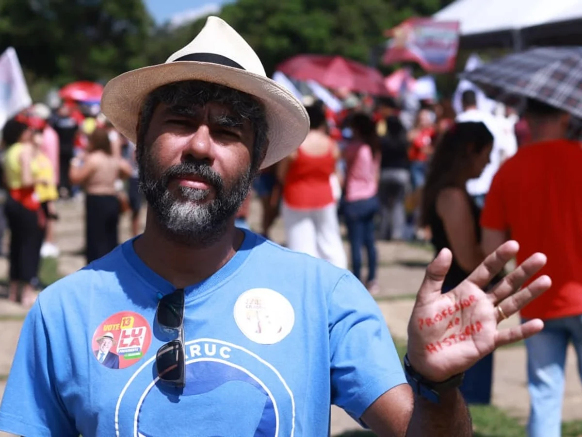 Em manifestação na Praça do Buriti, professores pedem diálogo com o GDF